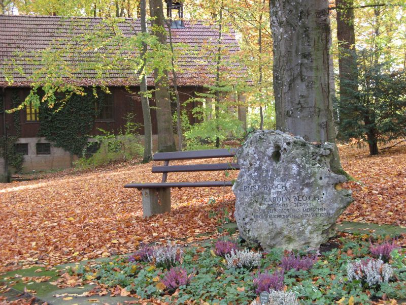 Могила Блоха Эрнста Симона.