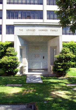 Могила Хаммера Арманда.