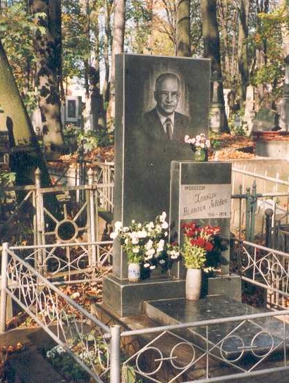 Могила Хенкина Валентина.