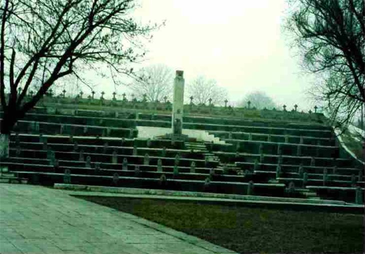 Мемориал погибшим воинам.