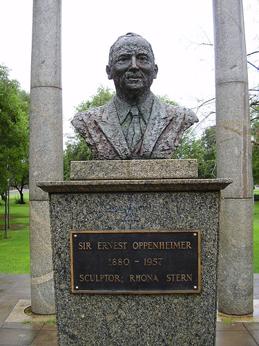 Могила Оппенгеймера сэра Эрнеста.
