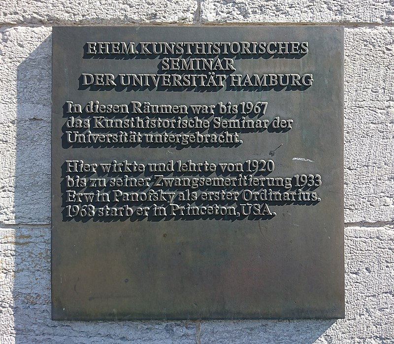 Мемориальная доска.