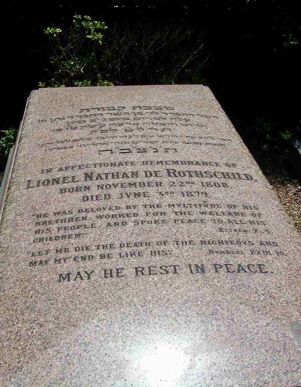 Могила Лионела де.