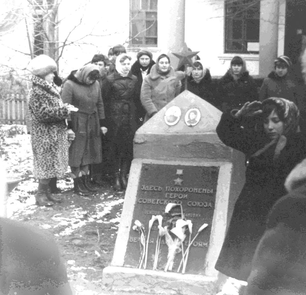 Братская могила, где похоронен Стерин Ефим.