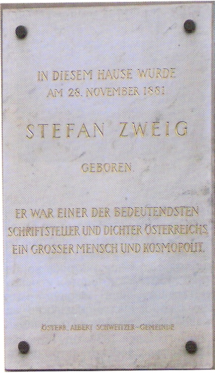 Мемориальная доска на доме, где родился Цвейг Стефан.